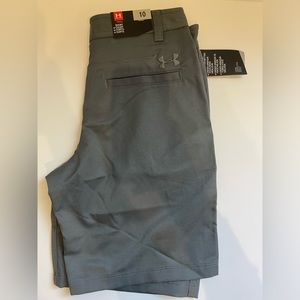 BOYS UNDER ARMOUR SIZE 10 golf shorts